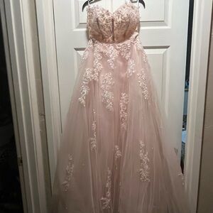 Chic Strapless Pink Gown with Embroidery